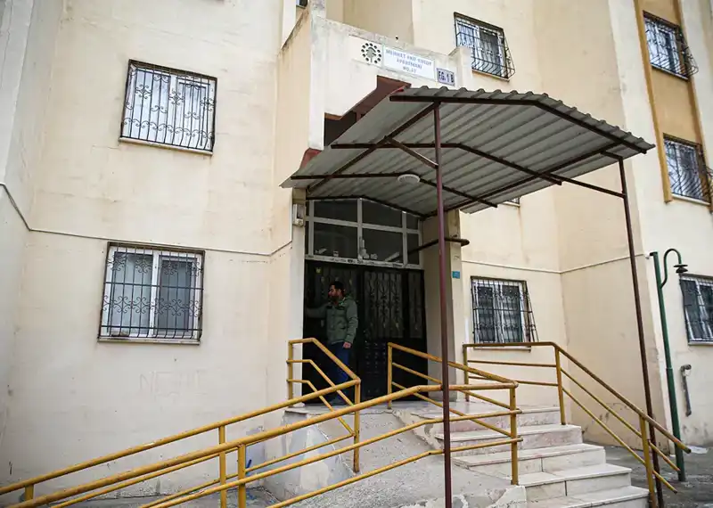 Asansörde Yaptıklarıyla Şehirde İhtişam Yaratmaya Çalıştılar!